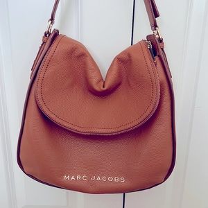 Marc Jacobs leather shoulder bag. LIKE NEW!